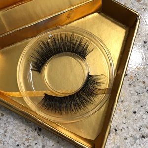 Warpaint lashes by Fallon Taylor